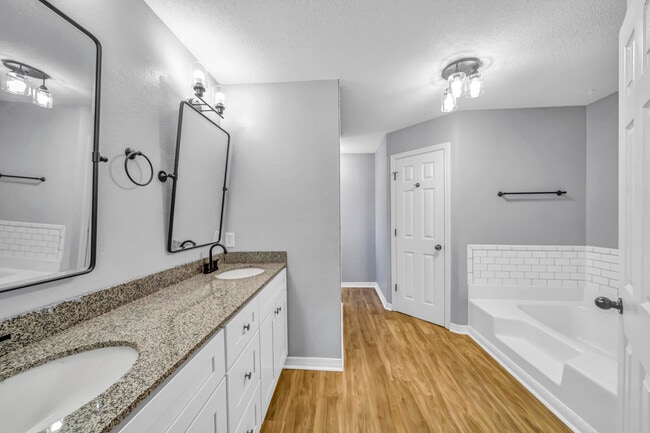 Building Photo - 7216 Antoinette Cir