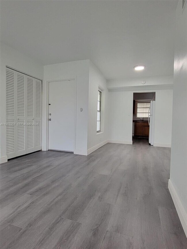 Building Photo - 7610 SW 82nd St