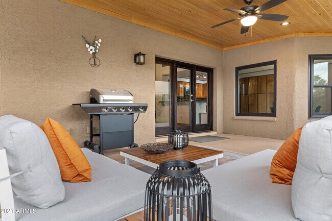 Building Photo - 5735 E Campo Bello Dr