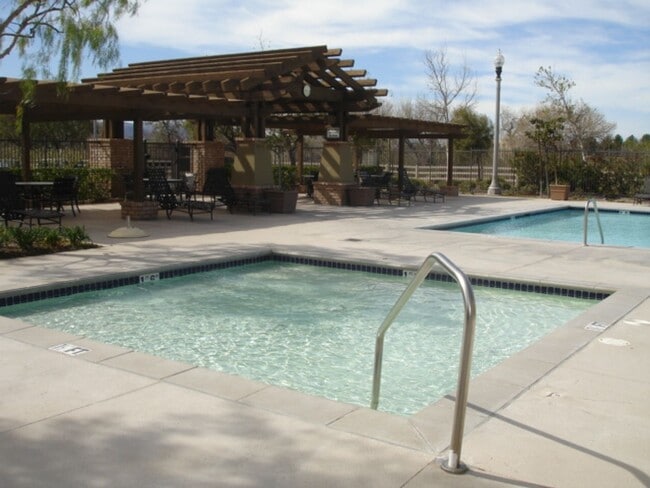 Building Photo - Creekside 3 Bedroom Townhome for Rent in V...