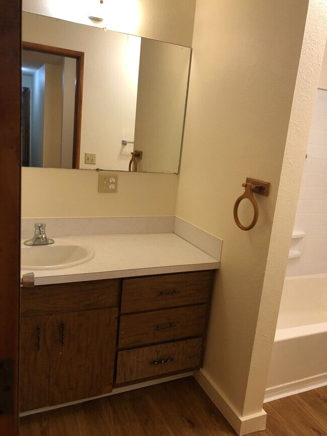 Building Photo - Spacious NW Corvallis Duplex - 3 Bedroom 1...