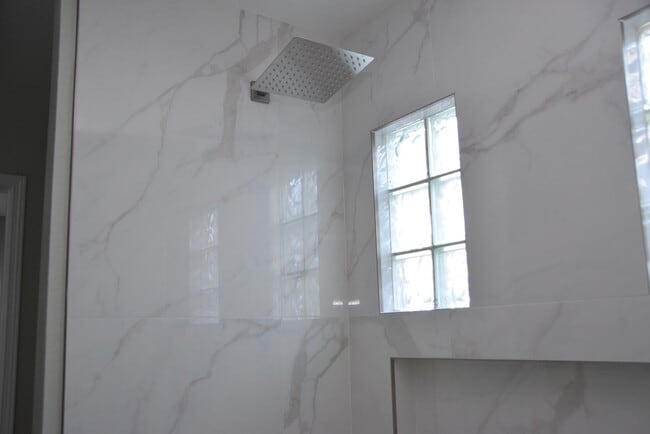 Building Photo - SE - SINGLE STORY 3 BEDROOM, FULLY UPGRADED HOME IN GATED COMMUNITY