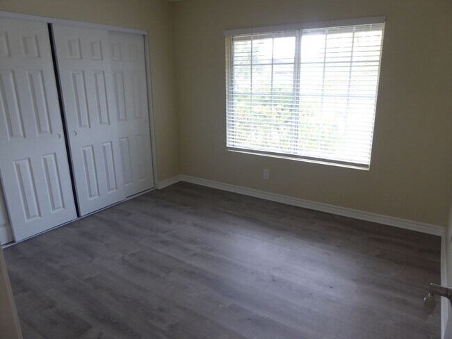 Building Photo - 3 Bedroom Pool Home in Saugus!