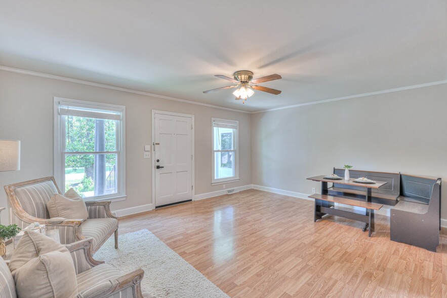 Building Photo - 1124 Toddington Dr