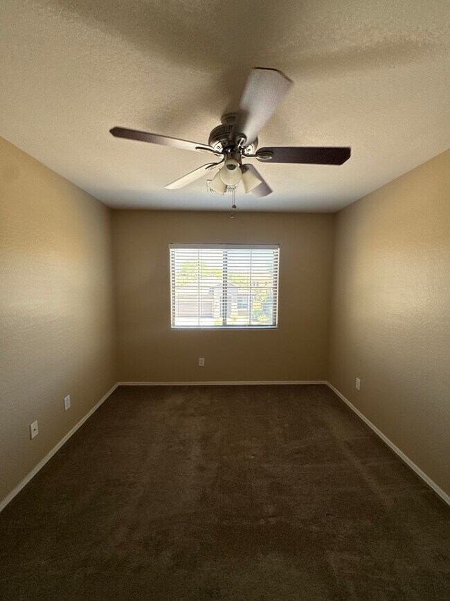 Building Photo - 5 bedroom home in the Anthem Parkside