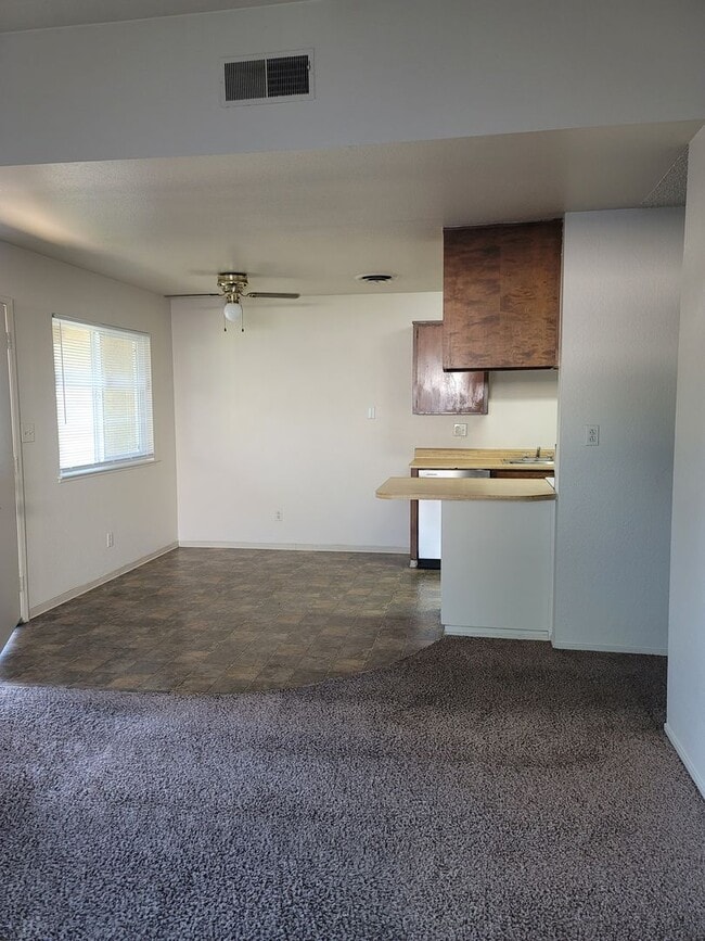 Building Photo - SHE330