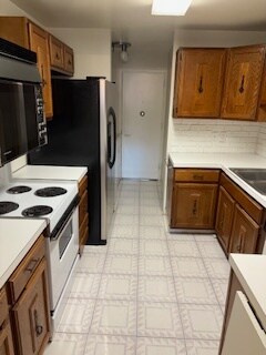 Building Photo - 550 Clay Ave
