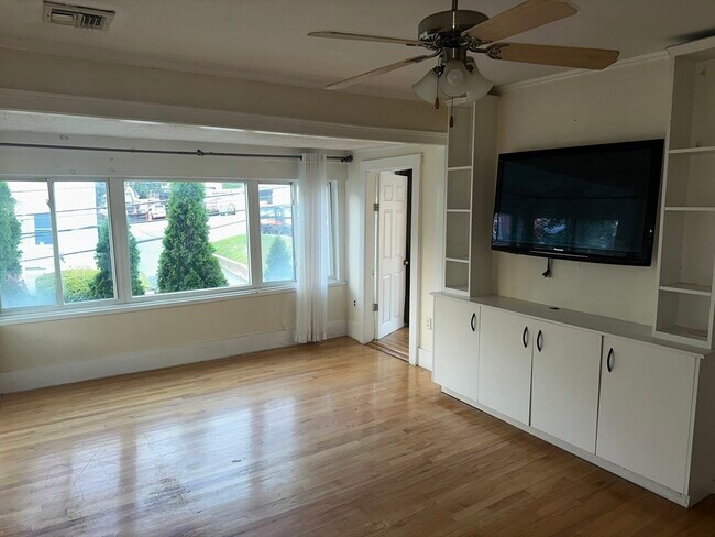 Building Photo - 33 Fifield St