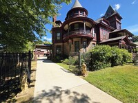 Building Photo - 313 Maple St