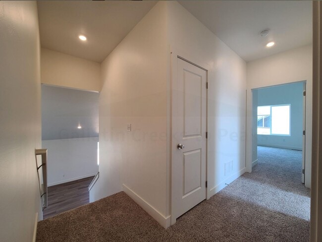 Building Photo - 4 Bedroom 3 Bathroom Single Family Home