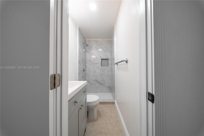 Building Photo - 3219 SW 141st Ave