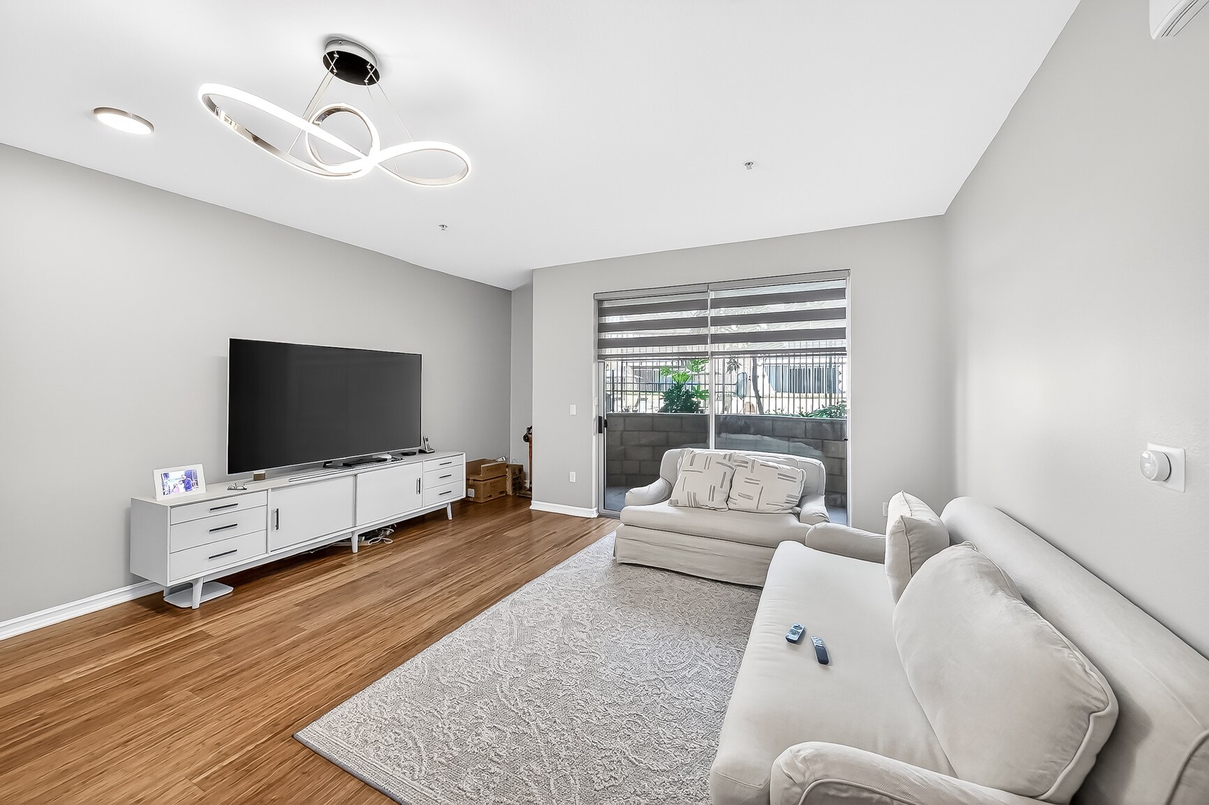 Building Photo - 629 Traction Ave