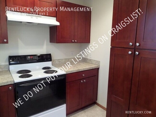 Building Photo - 1512 S Puget Dr
