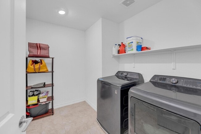 Building Photo - 112 Gracie Wy