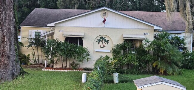 Building Photo - 8743 Buttercup St