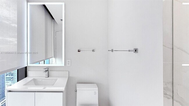 Building Photo - 700 NE 24th St