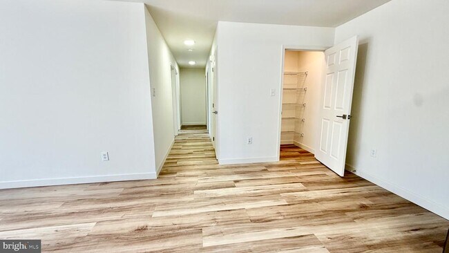 Building Photo - 28 Sequoia Dr