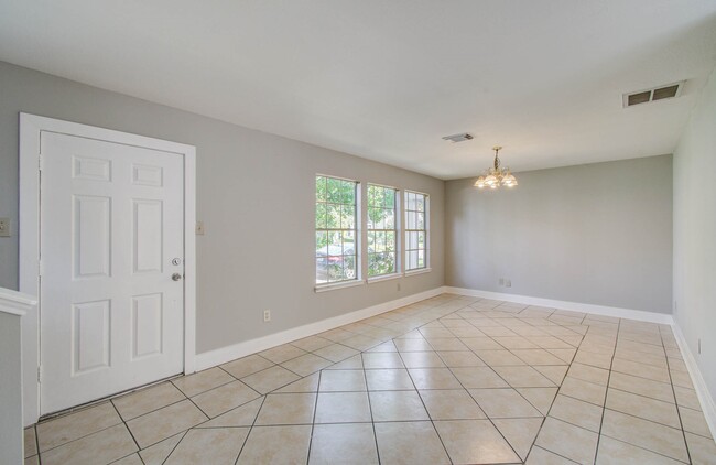 Building Photo - 15850 E Park Ct