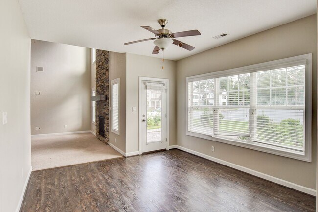 Building Photo - 813 Evelyn Way
