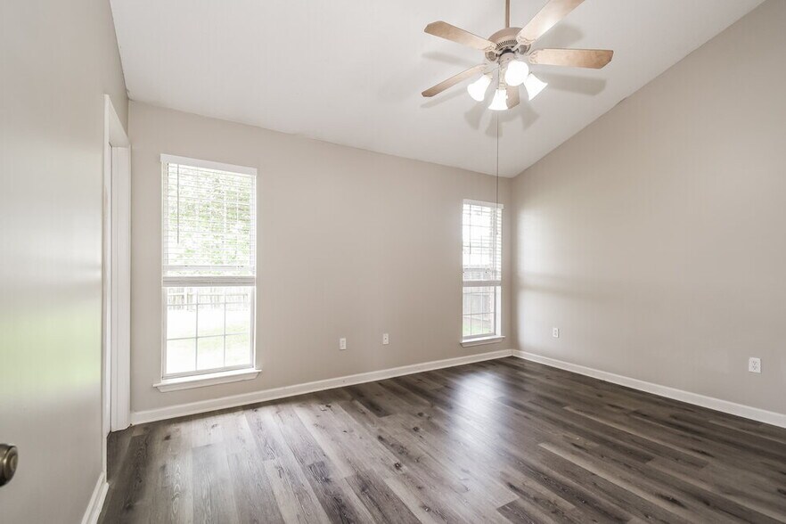 Building Photo - 8181 Martin Dr