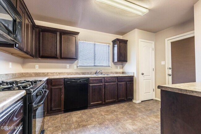 Building Photo - 14272 Lasso Rock Dr