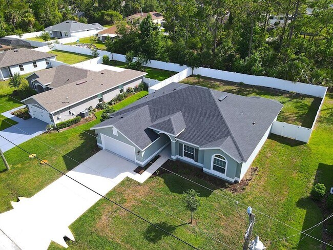 Building Photo - 37 Pine Croft Ln