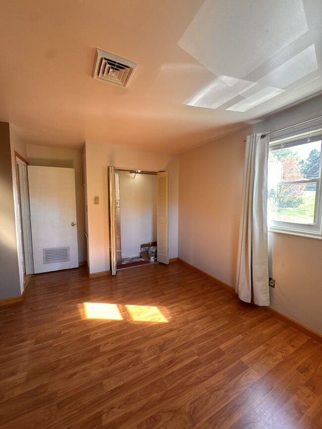Building Photo - 4902 Creek Dr