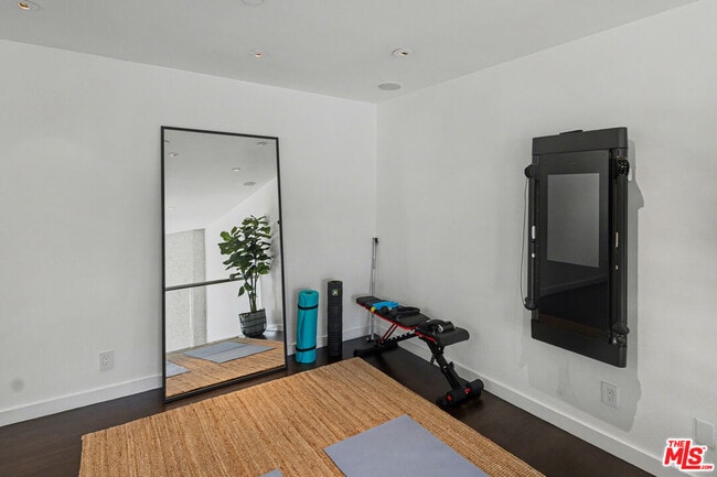 Building Photo - 720 Huntley Dr