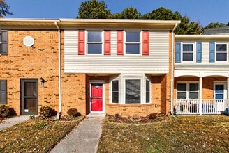 Building Photo - 207 Choisy Crescent