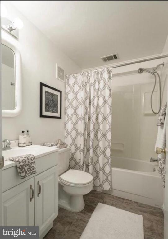 Building Photo - 11611 Vale Rd