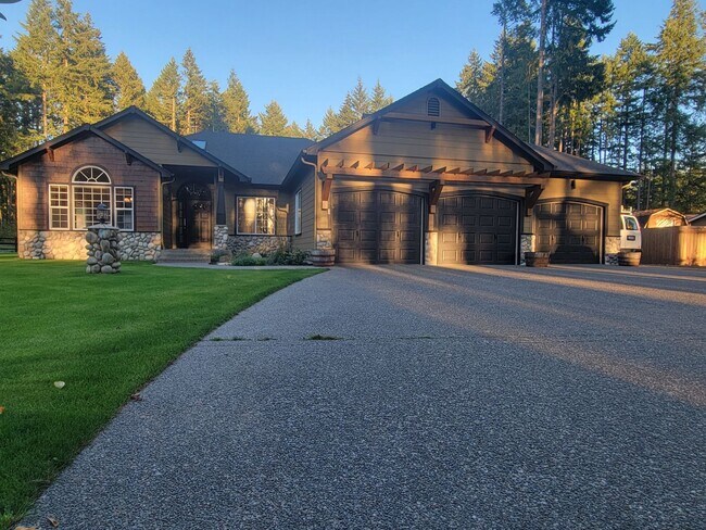 Building Photo - Beautiful Home on Gated Property