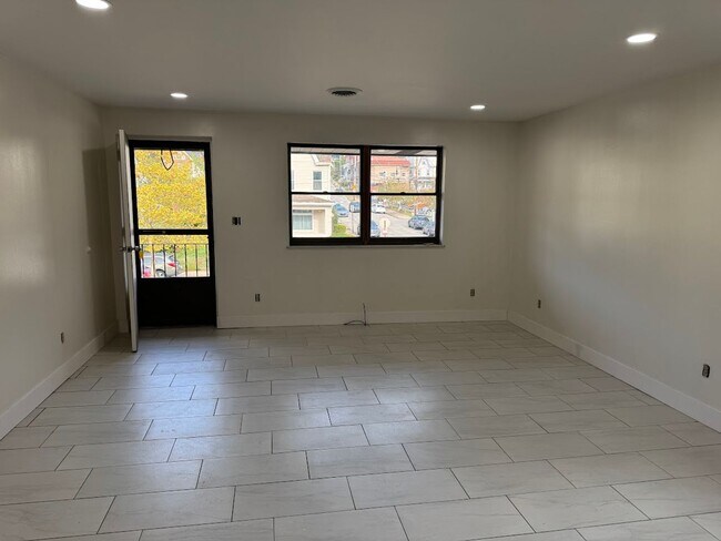 Primary Photo - 1748 Jancey St