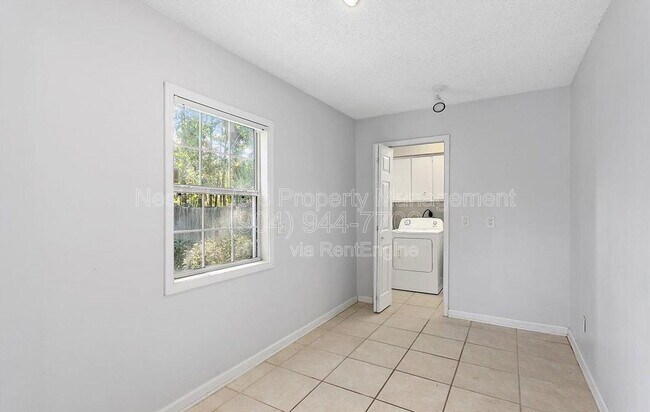 Building Photo - 3386 Chrysler Dr