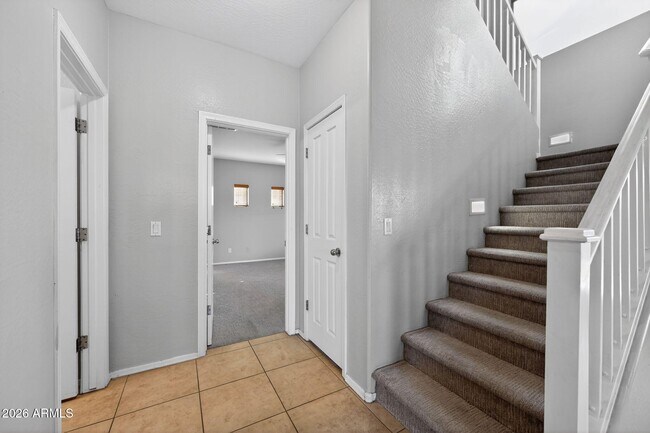 Building Photo - 939 E Sourwood Dr