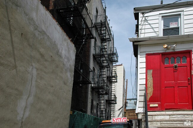 Building Photo - 1106-1108 New York Ave