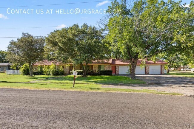 Building Photo - 525 W 4th St