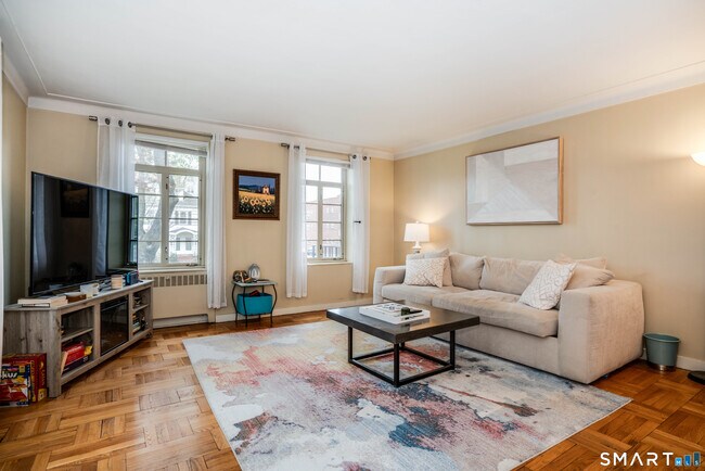 Building Photo - 20 Outlook Ave