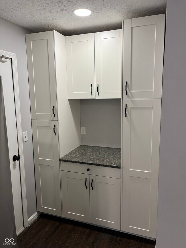 Building Photo - 627 San Carlos Dr