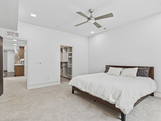 Building Photo - 155 Southmoor Dr