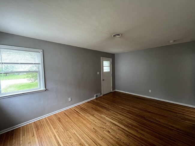 Building Photo - 307 Prairie St