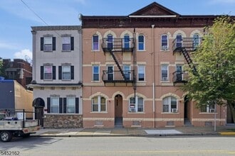 Building Photo - 5 E Monroe St