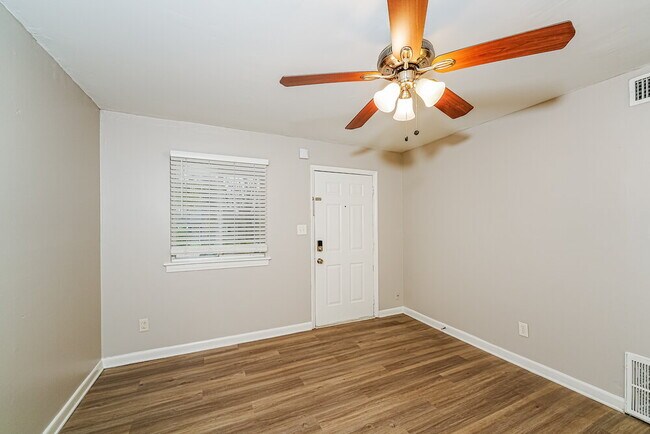 Building Photo - 209 Woodward Dr