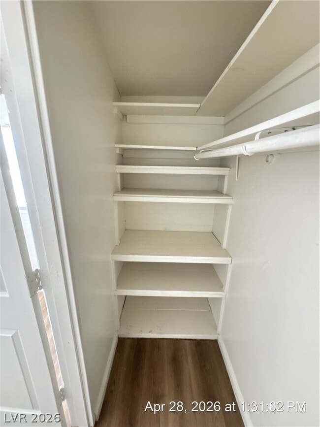 Building Photo - 210 S Mallard St