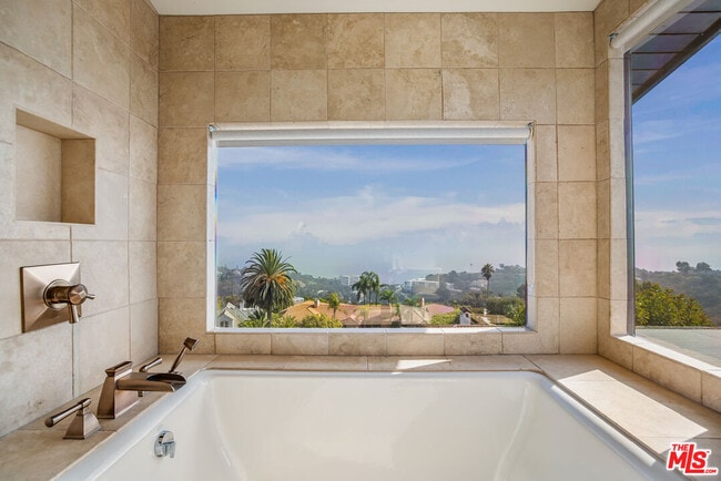 Building Photo - 620 Resolano Dr