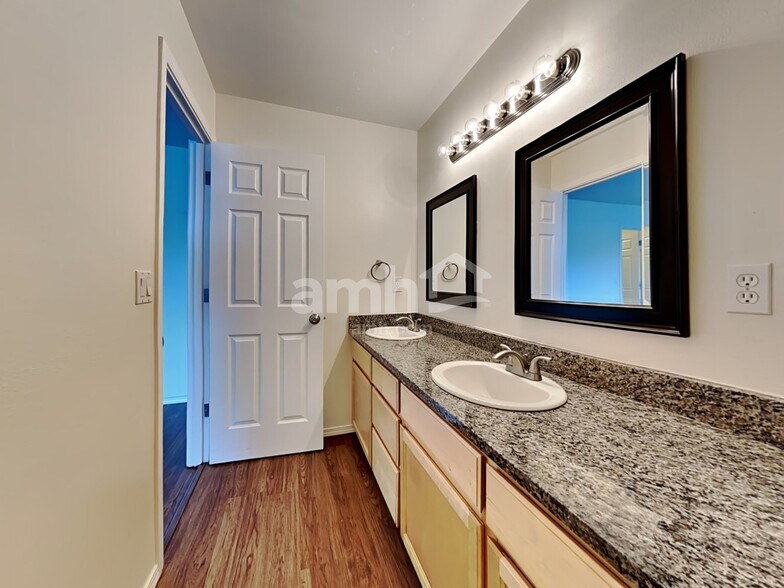 Building Photo - 18012 73rd Ave E