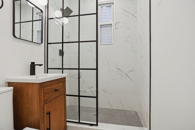 Building Photo - 1310 W Erie St