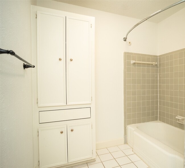 Building Photo - 4522 Briarbend Dr