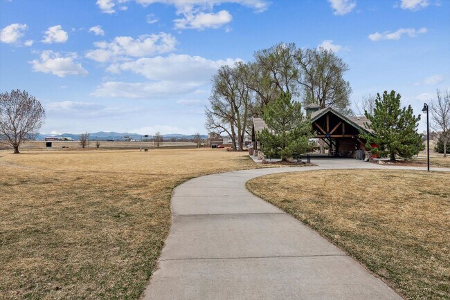 Building Photo - Beautiful 3 bedroom, 3 bath home backs to ...
