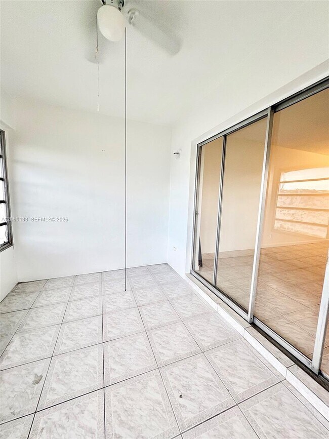 Building Photo - 5011 W Oakland Park Blvd