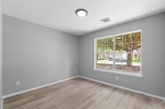 Building Photo - 1406 Hemple Dr